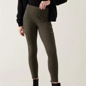 Athleta Headlands Hybrid Cargo Tight Size 8